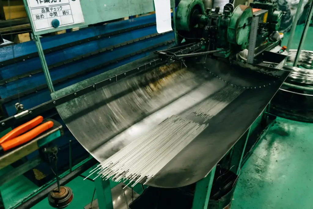 ステンレスワイヤーの切断加工工程