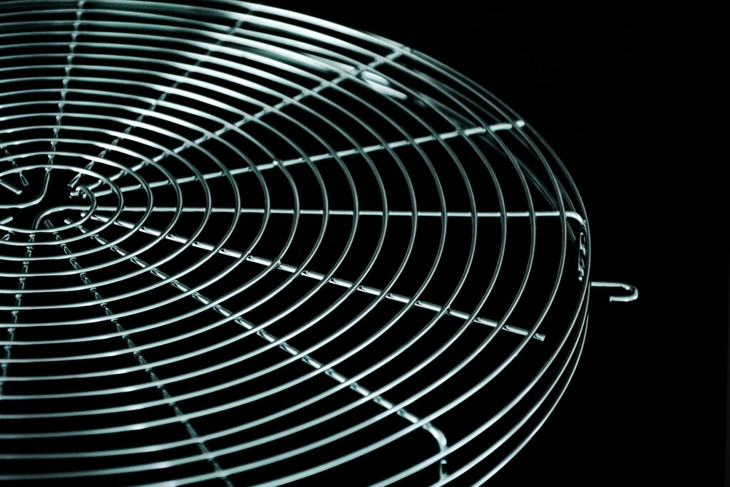 斜め上から俯瞰した円形ファンガードの立体的な外観