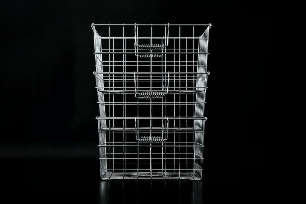 ステンレスワイヤー製の食器カゴ