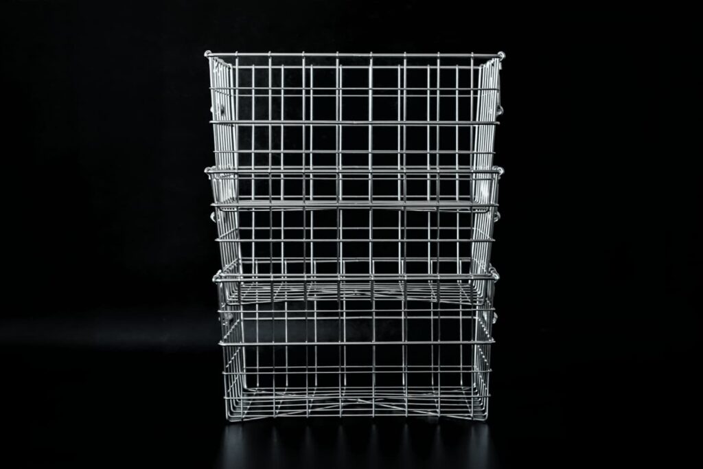 ステンレスワイヤー製の食器カゴ